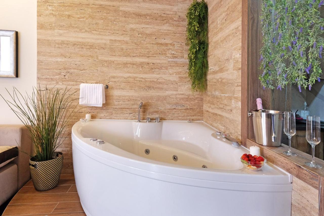 Central Spa Galaxy Apartment Belgrado Esterno foto