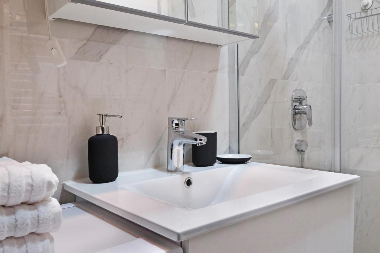 Central Spa Galaxy Apartment Belgrado Esterno foto